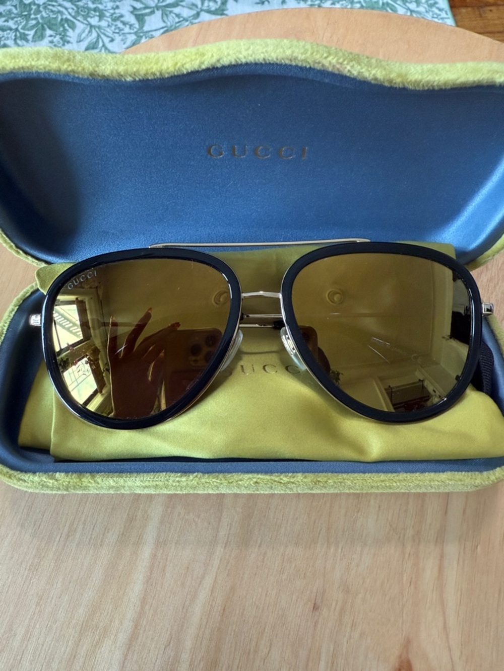 Gucci Aviator Sunglasses in Gold and Black